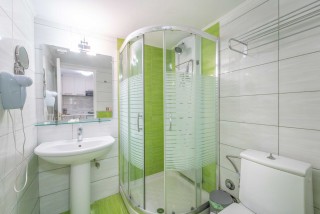 apartment for 5 villa flisvos bathroom