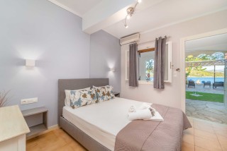 apartment for 5 villa flisvos room